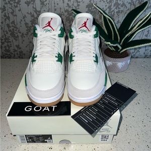 Jordan pine green SB 4s Size 8, 7 and 10